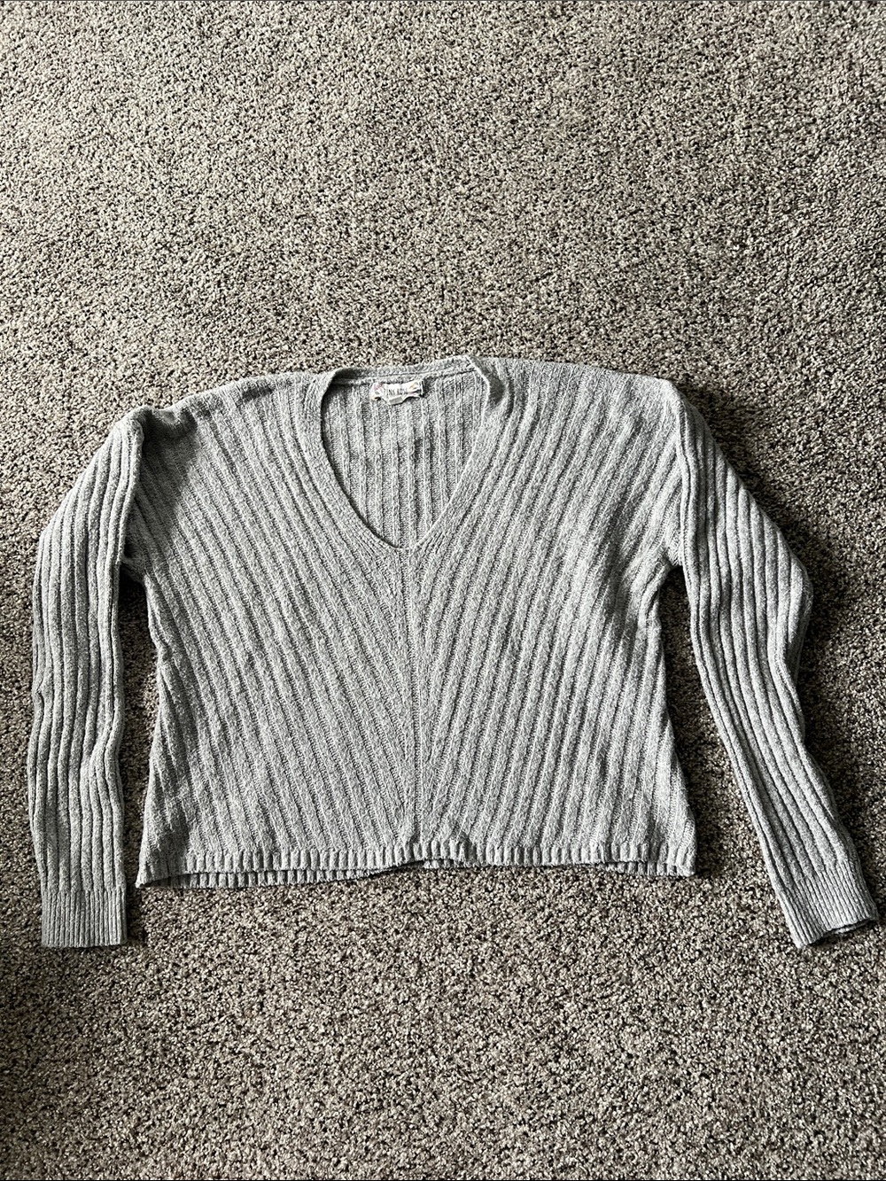 Pink Rose Light Gray Ribbed V-Neck Sweater Women’s L